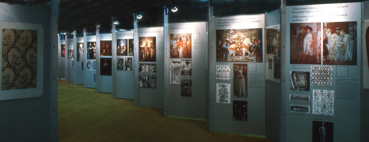 Cinque secoli di tessuto italiano Travelling art exhibition  1982 | Cristiano Toraldo di Francia